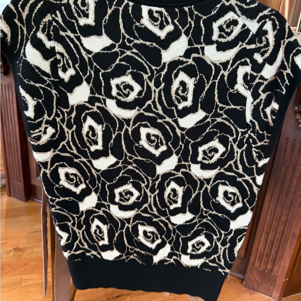 WHBM Rose Pattern Sweater Shell - Picture 2 of 3